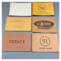Étiquettes en cuir personnalisées en gros pour jeans et casquettes de camionneur, avec logo gaufré et thermocollant, directement de l'usine