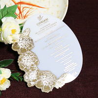 Elegante Tarjeta de menú con acrílico blanco personalizado y mezcla acrílica con patrón de espejo dorado para bodas y fiestas