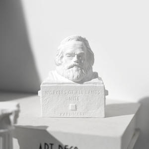 Nouveauté Sculpture de buste en résine Karl Marx avec slogan Décoration d'intérieur Art Ornement Artisanat en résine - Product Image 1