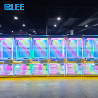 Machine à griffes à fort potentiel de profit pour peluches, équipement de jeu d'arcade transparent et coloré pour les entreprises de divertissement familial (FEC)