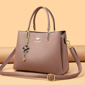 Bolso Bandolera de Gran Capacidad para Mujer con Múltiples Compartimentos y Colgante Decorativo - Product Image 1