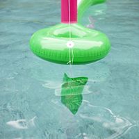 Ensemble de filet de volley-ball gonflable Flamingo avec ballon, 12 pieds de long, taille XL - Amusement pour les fêtes au bord de la piscine en plein air/à l'arrière-cour, jeu aquatique flottant