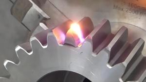 Machine de durcissement au laser automatique à bras robotisé pour l'amélioration de la dureté des moules métalliques en acier - Product Image 3