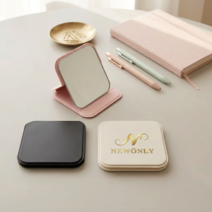 Nouvel Arrivage Mini Miroir Pliable Carré Miroir Cosmétique de Poche en Cuir PU Logo Personnalisé Portable Debout Voyage Design Compact 1X - Product Image 1