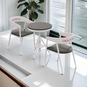 Juego de <span class=keywords><strong>mesa</strong></span> de comedor de madera maciza de estilo industrial, silla de Bar de Metal creativa para café, barbacoa, restaurante, uso de red, barra de billar roja - Product Image 3
