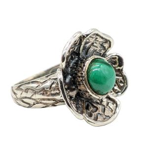 Bague élégante en malachite, ajustable, faite à la main, bijoux en pierres précieuses pour femmes et hommes, avec un design en pierre de cristal verte polie, idéale pour offrir en cadeau - Product Image 1