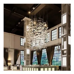 ホテルのロビー用のモダンなカスタム大型ラウンドホワイトセラミックフィッシュシャンデリア照明