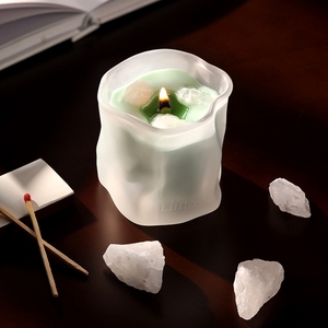 Velas Aromáticas de Tendencia, en Vasos de Vidrio Esmerilado Irregular, con Mecha de Madera y Cristal Crudo, para Decoración del Hogar y Mesa - Product Image 4