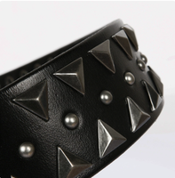 Ceinture cloutée style Punk-Rock en cuir noir lisse avec rivets pyramidaux argentés et boucle ardillon en alliage argenté brossé - 5,0 cm x 90 cm