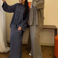 Ensemble chemise ample à col bateau et manches longues pour femmes musulmanes européennes et américaines, avec jupe trapèze taille haute et design nœud chinois – Vente en gros