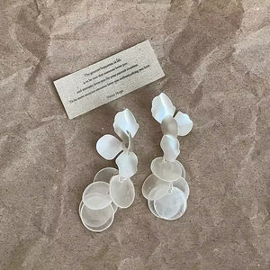 Pendientes Colgantes de Flor con Perlas y Circones Chapados en Oro Vintage para Mujer, Aretes Geométricos de Moda con Exageración, Accesorios de Joyería - Product Image 6