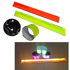 Promosyon özel logo hi viz hi-vis yüksek görünür yansıtıcı kayış bileklik yansıtan güvenli pvc şeritler tokat wrap bilezik band