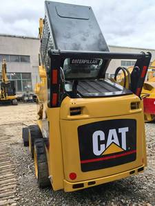 Mini chargeuse compacte à dérapage sur roues Cat 242B3 d'occasion de haute qualité Charge nominale de 1 tonne Modèle 2017 Efficacité de fonctionnement élevée - Product Image 6