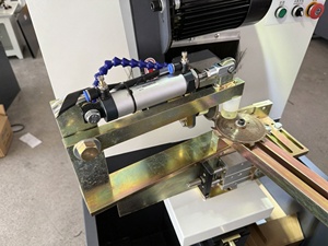 Machine d'affûtage automatique motorisée WEHO économique pour lames de <span class=keywords><strong>scie</strong></span> <span class=keywords><strong>circulaire</strong></span> à plaquettes de <span class=keywords><strong>carbure</strong></span> TCT avec système de raclage - Product Image 2