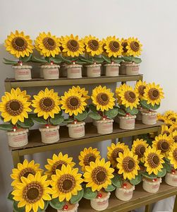 Flores tejidas a <span class=keywords><strong>ganchillo</strong></span> <span class=keywords><strong>de</strong></span> girasol <span class=keywords><strong>de</strong></span> una sola capa al por mayor, girasol tejido hecho a mano con acabado <span class=keywords><strong>de</strong></span> <span class=keywords><strong>ganchillo</strong></span> en maceta - Product Image 1