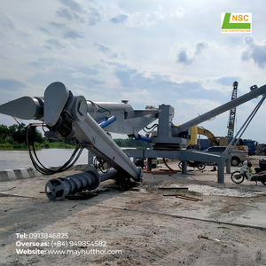 Equipo de transporte de cemento resistente de alta productividad con bomba de engranajes de caja de cambios de motor central y barco de descargador especial - Product Image 1