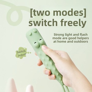 Lampe torche LED en silicone motif animal, batterie intégrée, chargement USB, mini veilleuse portable pour enfants et usage domestique - Product Image 2