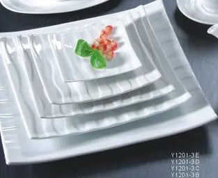 Nuevos diseños de fábrica Platos de hotel blancos lisos Plato Juegos de vajilla de gres Cerámica blanca 16 piezas Juego de cena