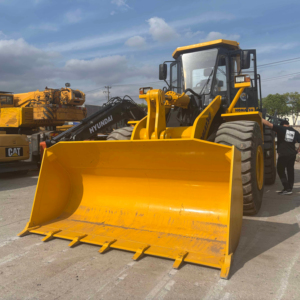 Chargeur sur pneus Komatsu WA470 à usage intensif Chargeur frontal avancé de 7 tonnes à charge nominale pour les projets de construction Moteur de développement des terres - Product Image 1