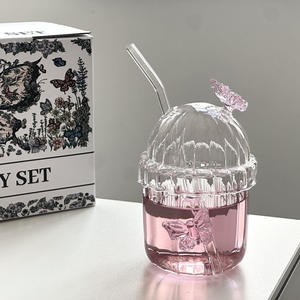 Copa de Vidrio Borosilicato Transparente con Diseño de Mariposa y Burbujas, Soplada a Mano, para Vino o Agua, 301-400ml, HelloGlassware - Product Image 3