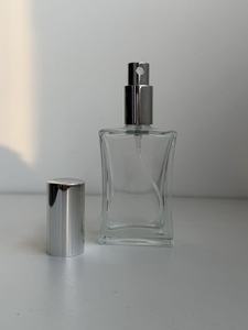 Flacon de parfum de luxe 100 ml en verre plat carré, élégant, vide, en cristal, pour voyage, rechargeable, avec bouchon à vis et pulvérisateur, imprimé sérigraphié, marque <span class=keywords><strong>CGP</strong></span> - Product Image 2