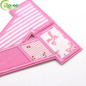 Écussons brodés personnalisés avec logo, lettres roses, style universitaire, badges écologiques, écussons brodés pour vêtements, chapeaux et sacs - Product Image 3