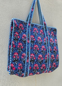 Bolsa de Mano de Algodón Azul y Rosa Hecha a Mano, Bolso con Estampado de Bloques Acolchado, Bolsa Reutilizable para Uso Diario, Regalo Sostenible para Mujeres - Product Image 5