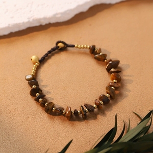 Pulsera Artesanal con Cuentas y Patrón Geométrico Étnico, Cristales Curativos Naturales, Amatista, Campana de Cobre, Ajustable, Regalo - Product Image 6