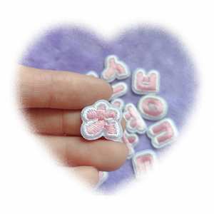 Patch brodé thermocollant de 1,5 cm, lettres et chiffres coréens miniatures roses et noirs - Product Image 5