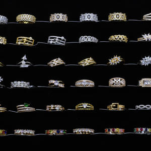 Anillos de Circonita de Lujo CM Jewelry, Personalizables, Chapados en Oro, Oro Laminado, Anillos de Circonita Cúbica Tallada, Anillo de Compromiso y Boda para Mujer - Product Image 4