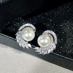 Orecchini a Perno Geometrici per Donne, Accessorio Semplice e alla Moda per Uso Quotidiano, Outfit Casual e Regalo - Product Image 5