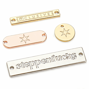 Etiquetas Metálicas Modernas Ecológicas Lavables de Calidad, Placas Doradas con Nombre, Etiquetas de Marca de Diseñador, Etiquetas de Identificación Cosidas <span class=keywords><strong>en</strong></span> Relieve - Product Image 1