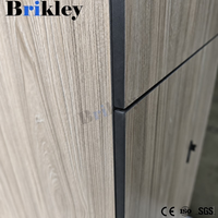 Casier Brikley moderne en HPL 12 mm à effet bois pour salle de sport ou étudiants, démontable et assemblé avec une structure en stratifié compact