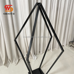 Soporte de flores de Metal negro dorado con forma de diamante liso, centro de mesa poligonal, pantalla de Metal duradera geométrica para interiores y exteriores - Product Image 4