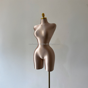 Maniquí de Fibra de Vidrio de Medio Cuerpo Curvy BBL para Lencería, Tallas Grandes, con Busto Grande y Caderas Anchas, en Pose de Pie - Product Image 2