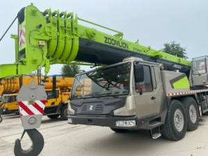 Well Maintained Zoomlion ZTC500T 50Ton <b>Crane</b>, Durable Stable Lifting & Original Weichai Engine for Construction Engineering - Product Image 2