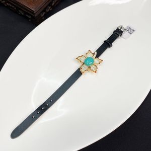 Pulsera de moda dorada Pulsera de cuero en forma de hoja turquesa con dijes de turquesa - Product Image 1