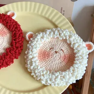 Handgefertigte gestrickte niedliche Unterwäsche mit Wollfaden Heim-Café Restaurant-Dekoration heilende Farben Feiertagsgeschenk