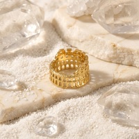 Römisches Kolosseum Modischer 18K Vergoldeter Edelstahl Architektur-Hohlring Vintage Einzigartiges Geschenk für Modebewusste