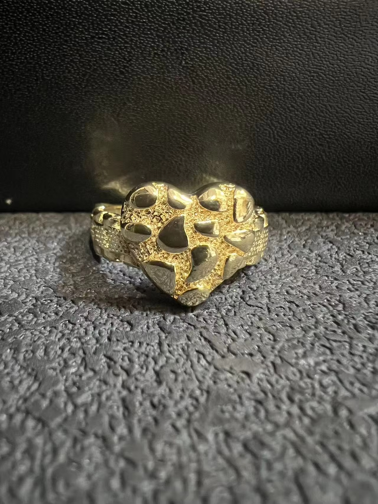 Gold HeartR1