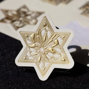 Paquete de etiquetas de vinilo de impresión personalizada de gama alta de lujo, pegatina de lámina dorada en relieve para uso cosmético y artesanal con logotipo personalizado - Product Image 3