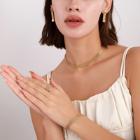Vente en gros Ensemble de bijoux pour femmes collier de mailles en acier inoxydable plaqué or 18 ct rétro de haute qualité