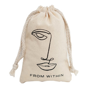 Sac à dos pliable en coton mousseline blanc naturel avec cordon de serrage, personnalisable par sublimation, idéal pour la randonnée et l'aventure - Product Image 2