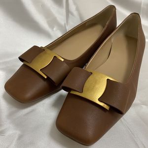 Mocassins plats en cuir de veau à bout carré avec boucle nœud papillon pour femme, grandes tailles, personnalisables avec logo, du 35 au 43 - Product Image 2