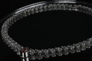 สร้อยคอเพชรทรงลูกแพร์ ความใสระดับ VS1 ผลิตในห้องปฏิบัติการ ชุบทองคำขาว 18/14Kt พร้อมใบรับรอง IGI ดีไซน์ทันสมัย เหมาะสำหรับงานแต่งงาน งานเลี้ยง และโอกาสพิเศษ - Product Image 2