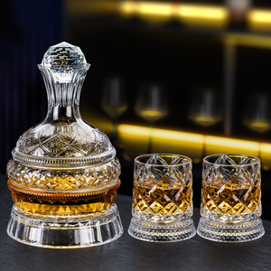 Decanter Rotante in Cristallo Senza Piombo Inciso, Lussuoso ed Elegante, per <span class=keywords><strong>Vino</strong></span> Rosso - Vendita all'Ingrosso - Product Image 5
