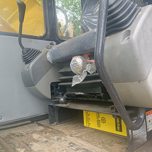 Excavadora Usada Komatsu PC200LC de 20 Toneladas, Motor Cummins, Bomba Hidráulica Kawasaki, Motor Original Japonés, Pocas Horas de Uso, 90% Nueva, Competitiva - Product Image 6