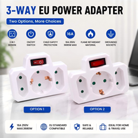Adaptateur de prise en ligne 3 voies, 1 prise Schuko Type F centrale, 2 prises Euro Type C latérales, rangée horizontale, volet de sécurité vert, chanfreiné blanc