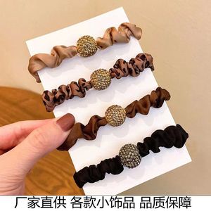 Coletero con Estampado de Leopardo y Diamantes de Imitación, Banda para el Cabello de Tela, Accesorio Casual para Mujer, Primavera 2023 - Product Image 5