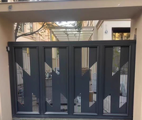 Portail d'entrée de grande propriété en fer forgé et cuivre, porte principale, clôture architecturale moderne et spectaculaire pour hôtels, hôpitaux, exclusif